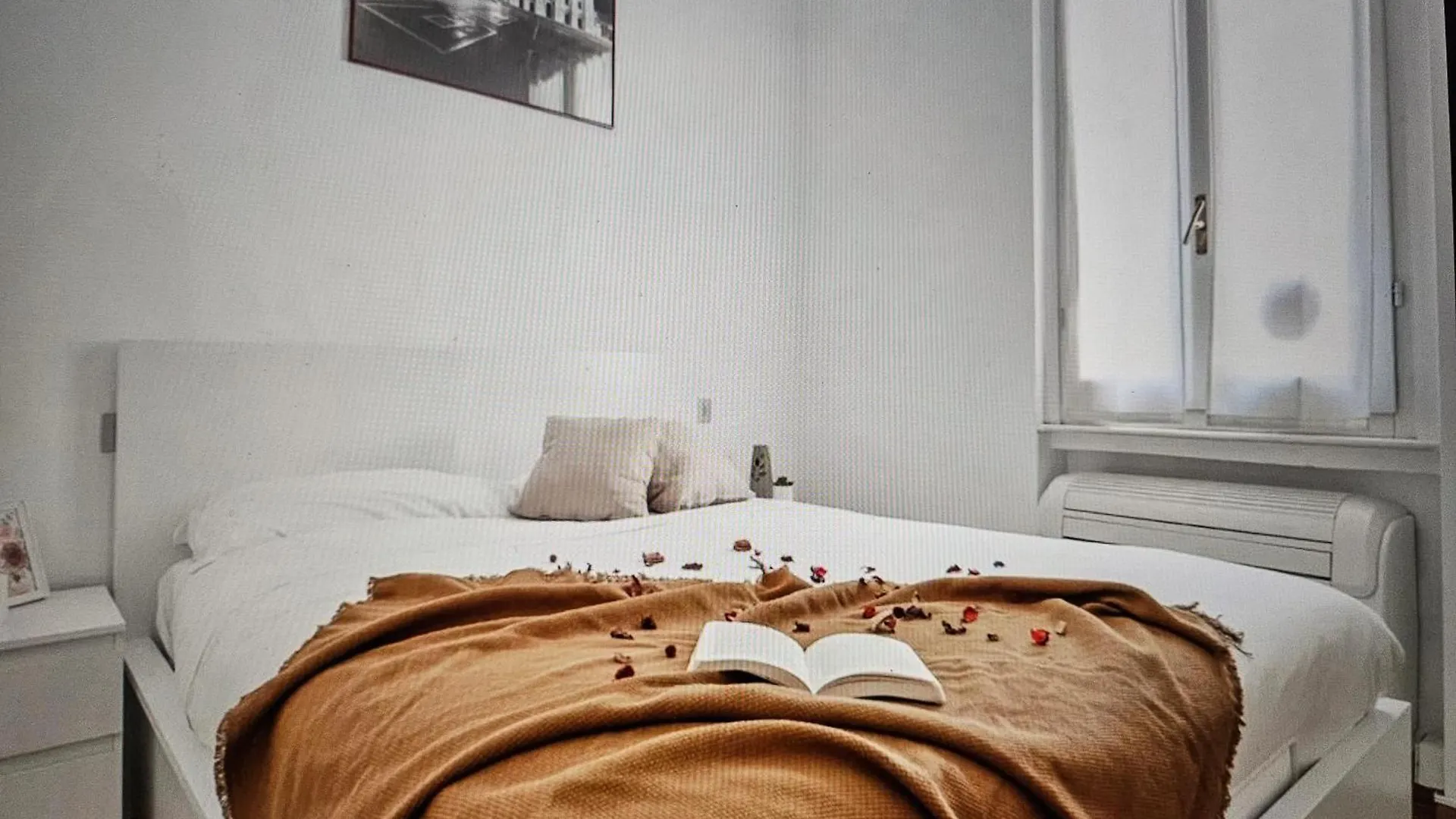 Two-Room Apartment San Babila Milan contacts