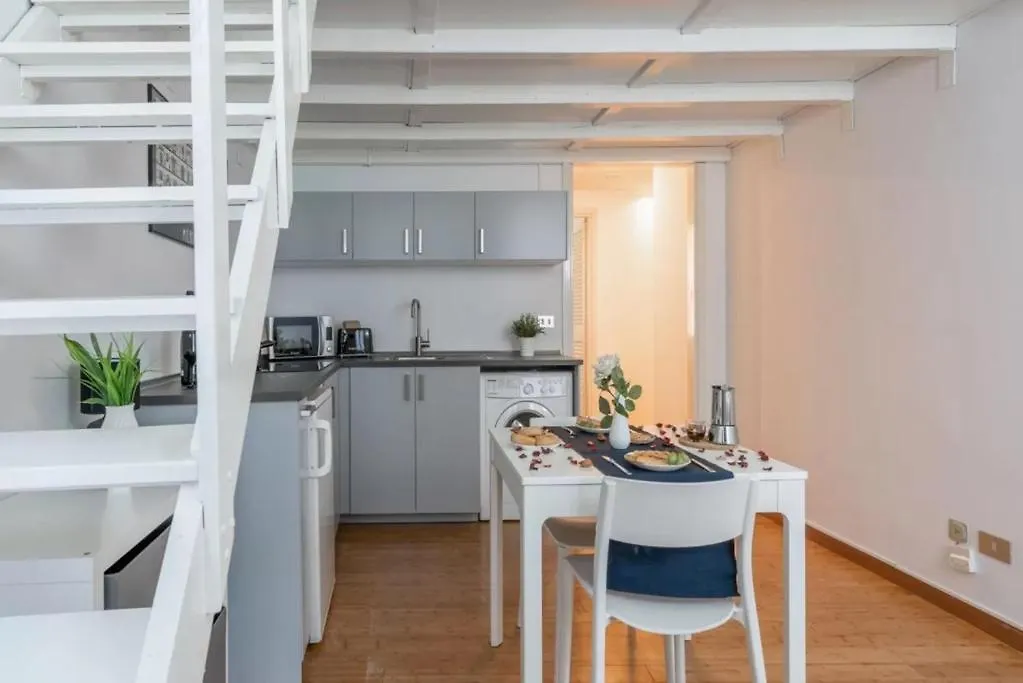 Two-Room Apartment San Babila Milan